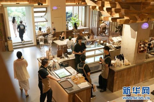 西安潮流咖啡館 文藝創(chuàng)作與表演引領(lǐng)消費(fèi)新體驗
